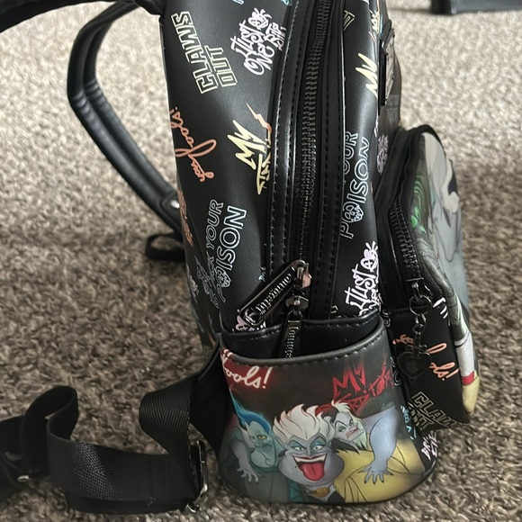 Loungefly Villians mini backpack - Picture 4 of 8